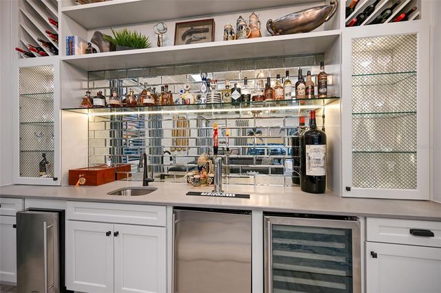 664 REGATTA WAY, Bradenton, FL 34208