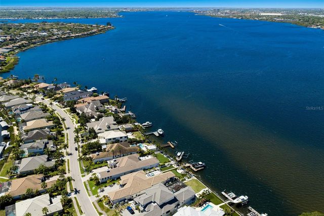 664 REGATTA WAY, Bradenton, FL 34208