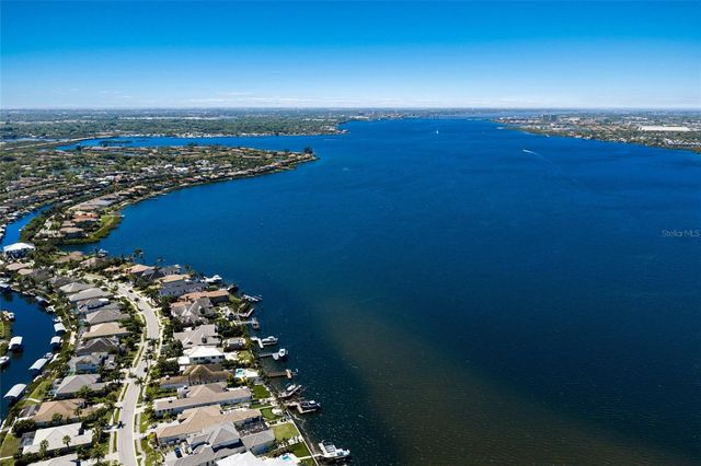 664 REGATTA WAY, Bradenton, FL 34208