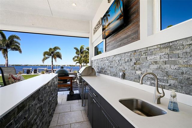 664 REGATTA WAY, Bradenton, FL 34208