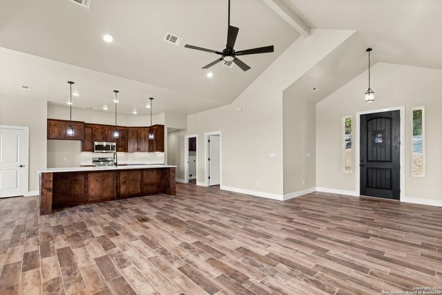 1239 Hallmark, Canyon Lake, TX 78133