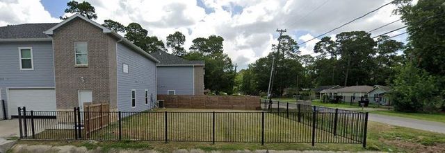 8203 Oak Knoll Lane B, Houston, TX 77028