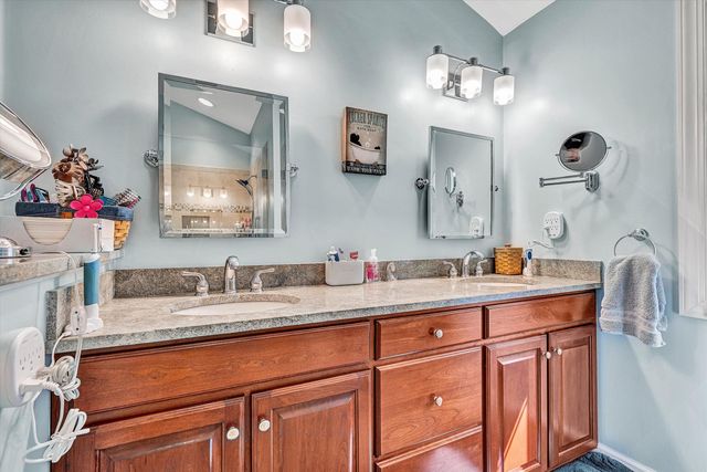 5671 Split Rail LN, Roanoke, VA 24018