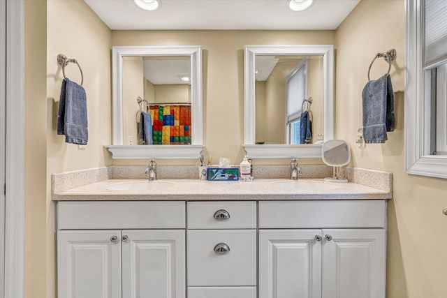 5671 Split Rail LN, Roanoke, VA 24018