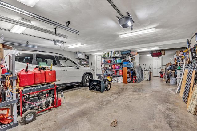 5671 Split Rail LN, Roanoke, VA 24018