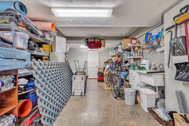 5671 Split Rail LN, Roanoke, VA 24018