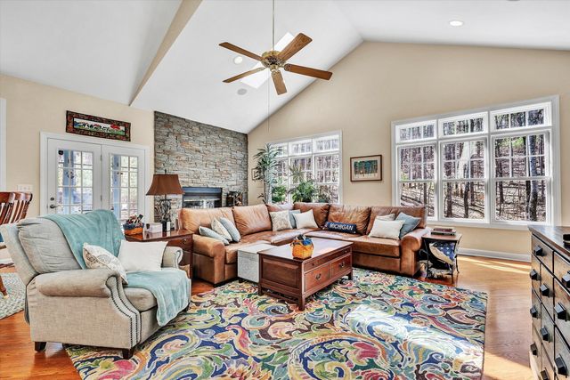 5671 Split Rail LN, Roanoke, VA 24018