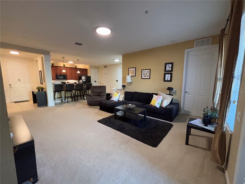 Image 3 of property listing at 5048 SHOREWAY LOOP 101, Orlando, FL 32819