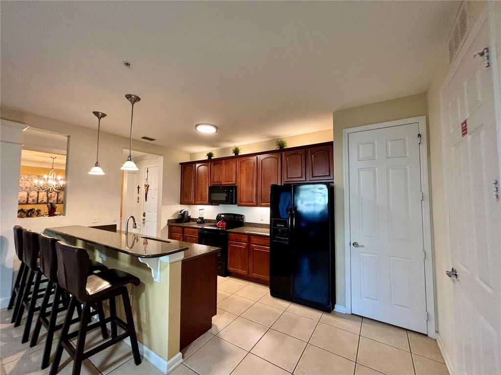 Image 5 of property listing at 5048 SHOREWAY LOOP 101, Orlando, FL 32819