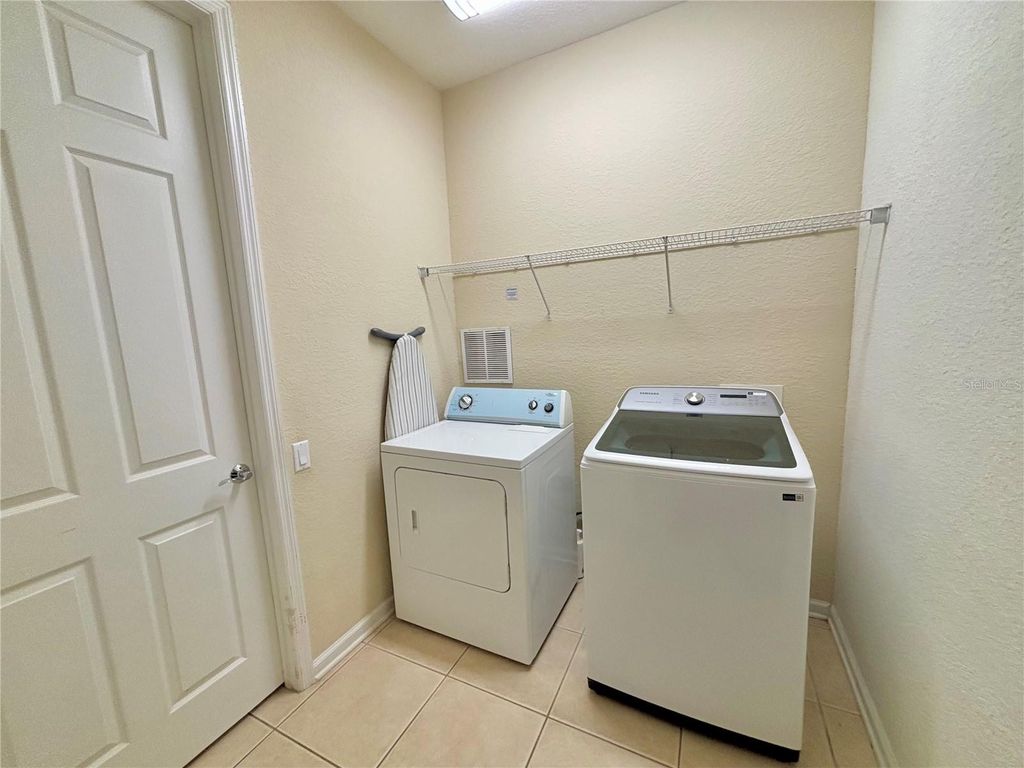 Image 7 of property listing at 5048 SHOREWAY LOOP 101, Orlando, FL 32819