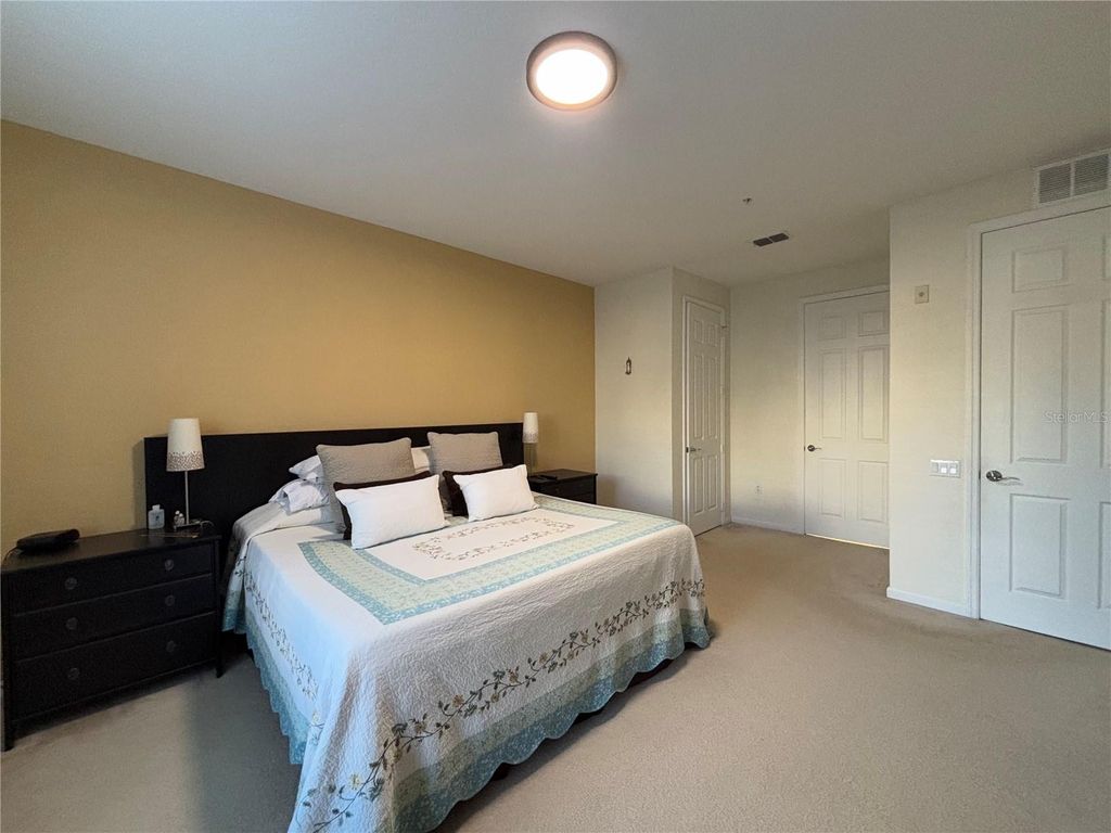 Image 9 of property listing at 5048 SHOREWAY LOOP 101, Orlando, FL 32819