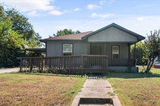 1038 E Maddox Avenue, Fort Worth, TX 76104