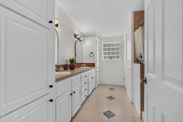 2817 HADDOCK Road, Jacksonville, FL 32218