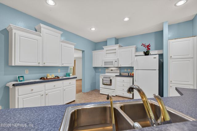 2817 HADDOCK Road, Jacksonville, FL 32218