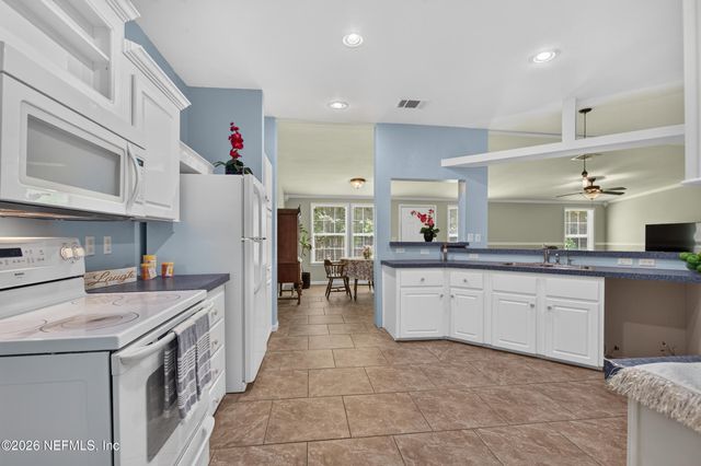 2817 HADDOCK Road, Jacksonville, FL 32218