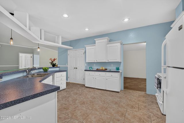 2817 HADDOCK Road, Jacksonville, FL 32218