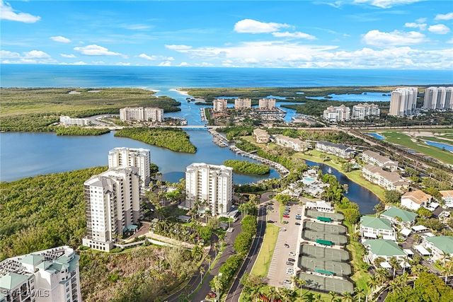 752 Wiggins Lake DR 202, Naples, FL 34110