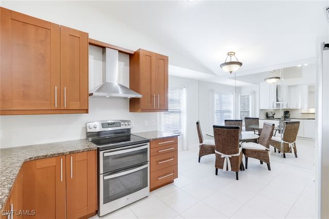 752 Wiggins Lake DR 202, Naples, FL 34110