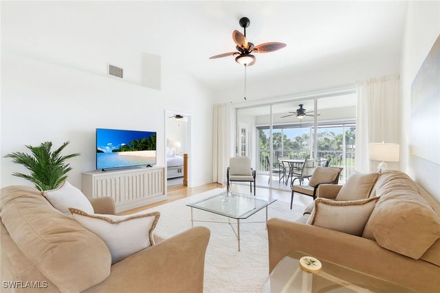 752 Wiggins Lake DR 202, Naples, FL 34110