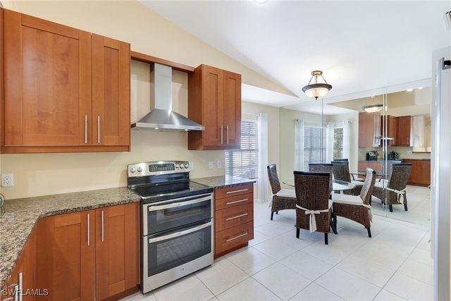 752 Wiggins Lake DR 202, Naples, FL 34110