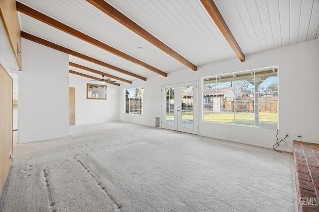 1316 Radcliffe Avenue, Bakersfield, CA 93305