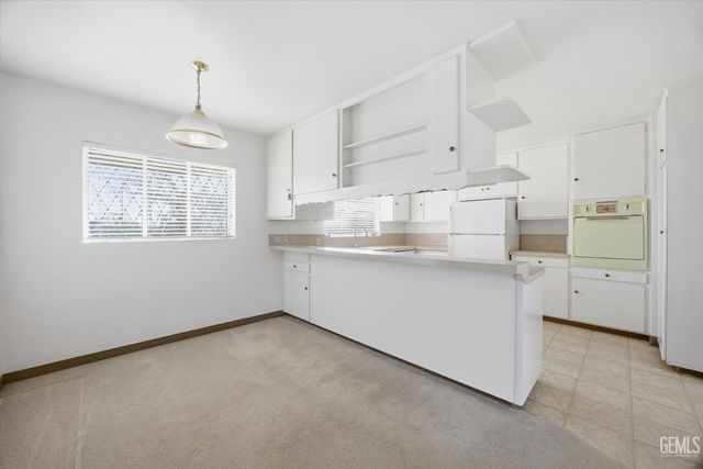 1316 Radcliffe Avenue, Bakersfield, CA 93305