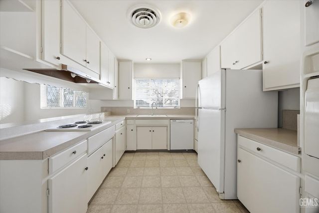 1316 Radcliffe Avenue, Bakersfield, CA 93305