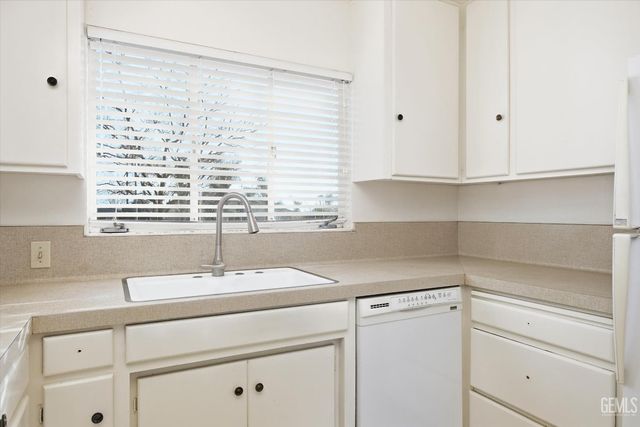 1316 Radcliffe Avenue, Bakersfield, CA 93305