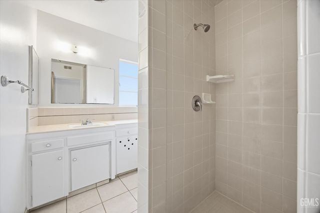 1316 Radcliffe Avenue, Bakersfield, CA 93305