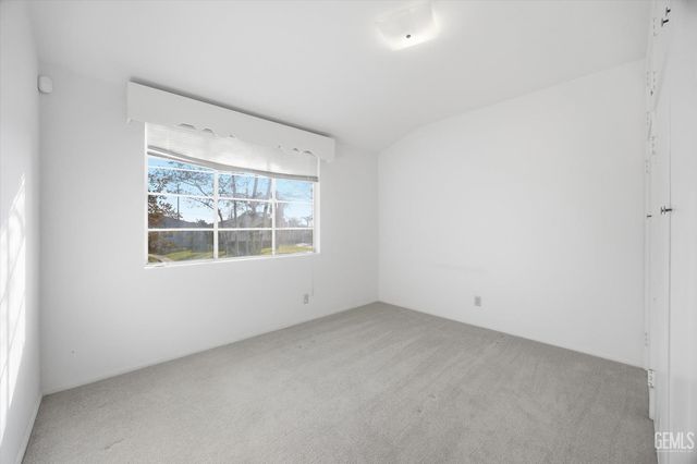 1316 Radcliffe Avenue, Bakersfield, CA 93305