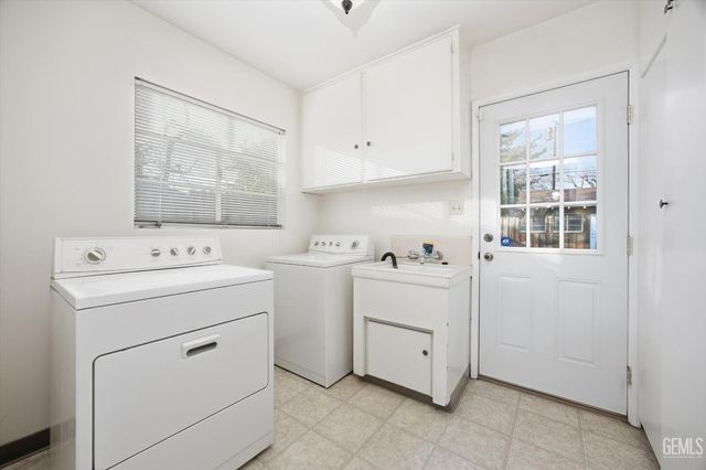 1316 Radcliffe Avenue, Bakersfield, CA 93305