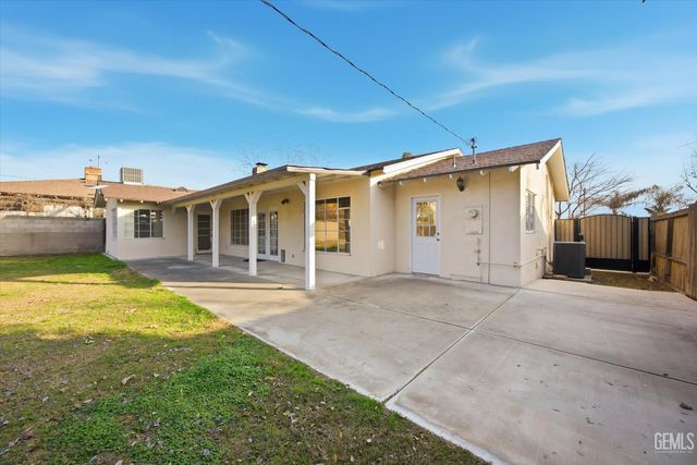 1316 Radcliffe Avenue, Bakersfield, CA 93305