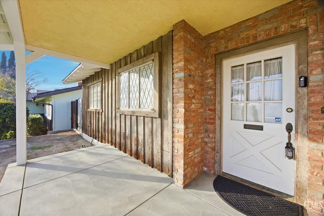 1316 Radcliffe Avenue, Bakersfield, CA 93305