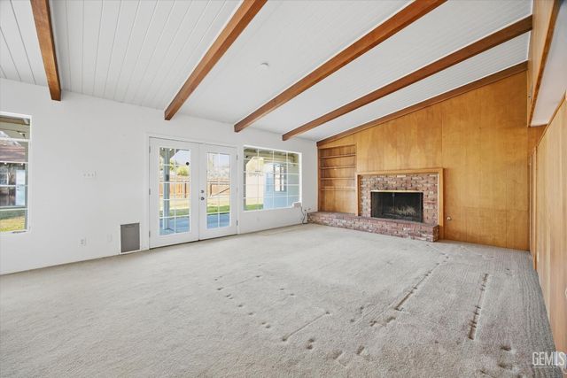 1316 Radcliffe Avenue, Bakersfield, CA 93305