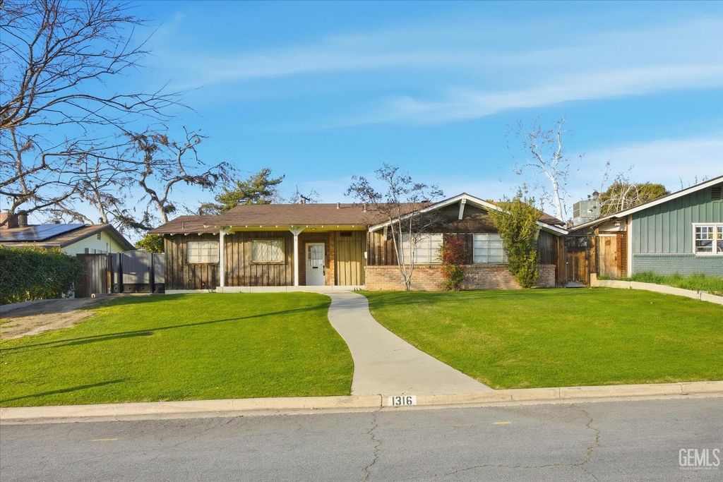 1316 Radcliffe Avenue, Bakersfield, CA 93305