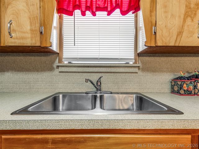 1123 E 9th Street, Okmulgee, OK 74447