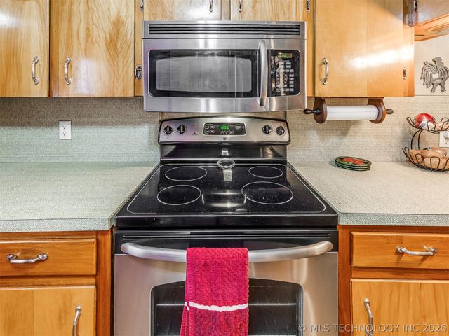 1123 E 9th Street, Okmulgee, OK 74447