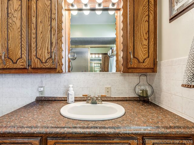 1123 E 9th Street, Okmulgee, OK 74447