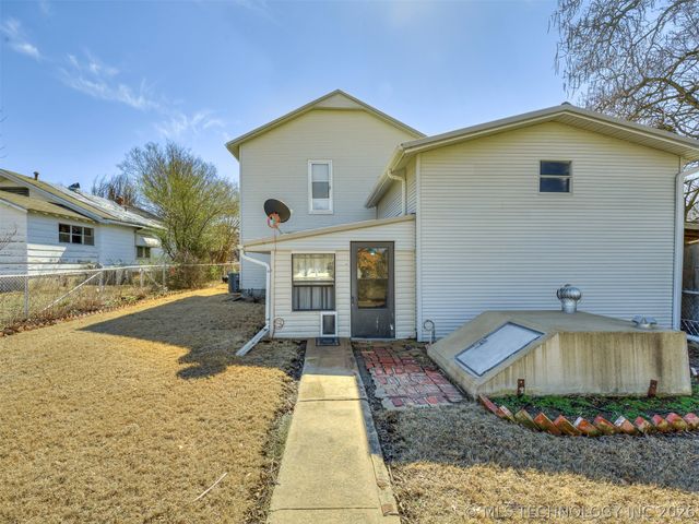 1123 E 9th Street, Okmulgee, OK 74447