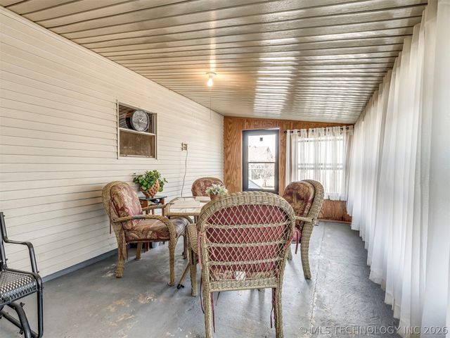 1123 E 9th Street, Okmulgee, OK 74447