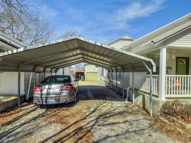 1123 E 9th Street, Okmulgee, OK 74447