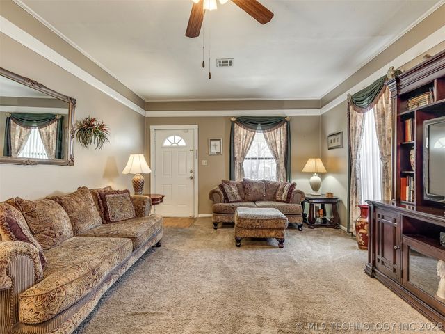 1123 E 9th Street, Okmulgee, OK 74447