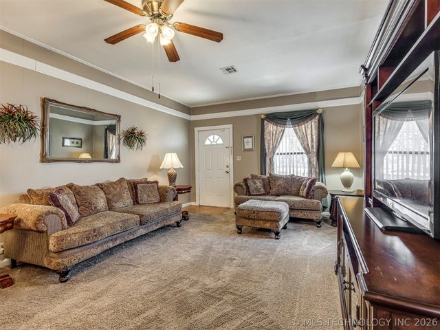 1123 E 9th Street, Okmulgee, OK 74447