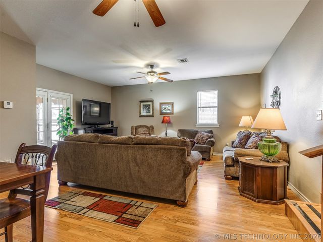 1123 E 9th Street, Okmulgee, OK 74447