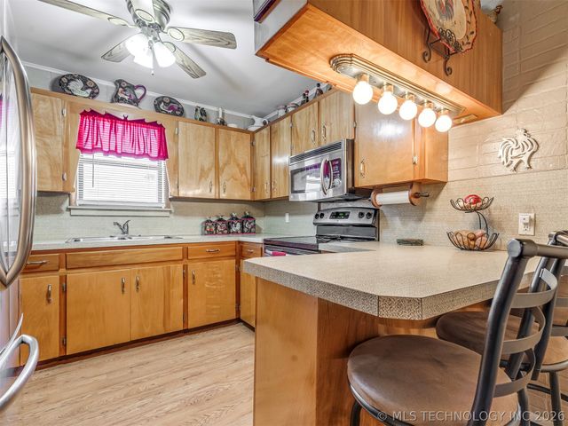 1123 E 9th Street, Okmulgee, OK 74447