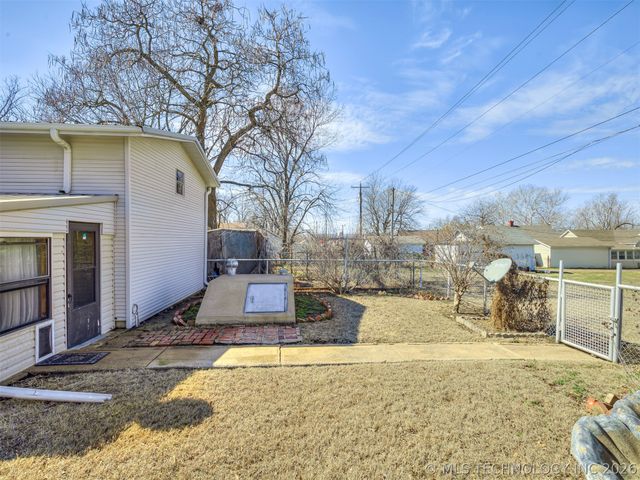 1123 E 9th Street, Okmulgee, OK 74447