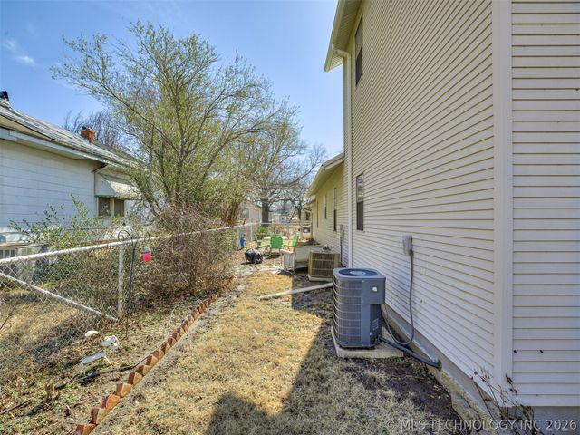 1123 E 9th Street, Okmulgee, OK 74447