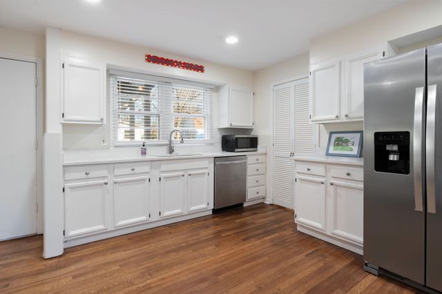 1534 IVY RD, Memphis, TN 38117