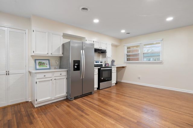 1534 IVY RD, Memphis, TN 38117