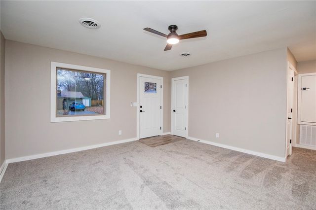 221 E Adobe Street, Fayetteville, AR 72703